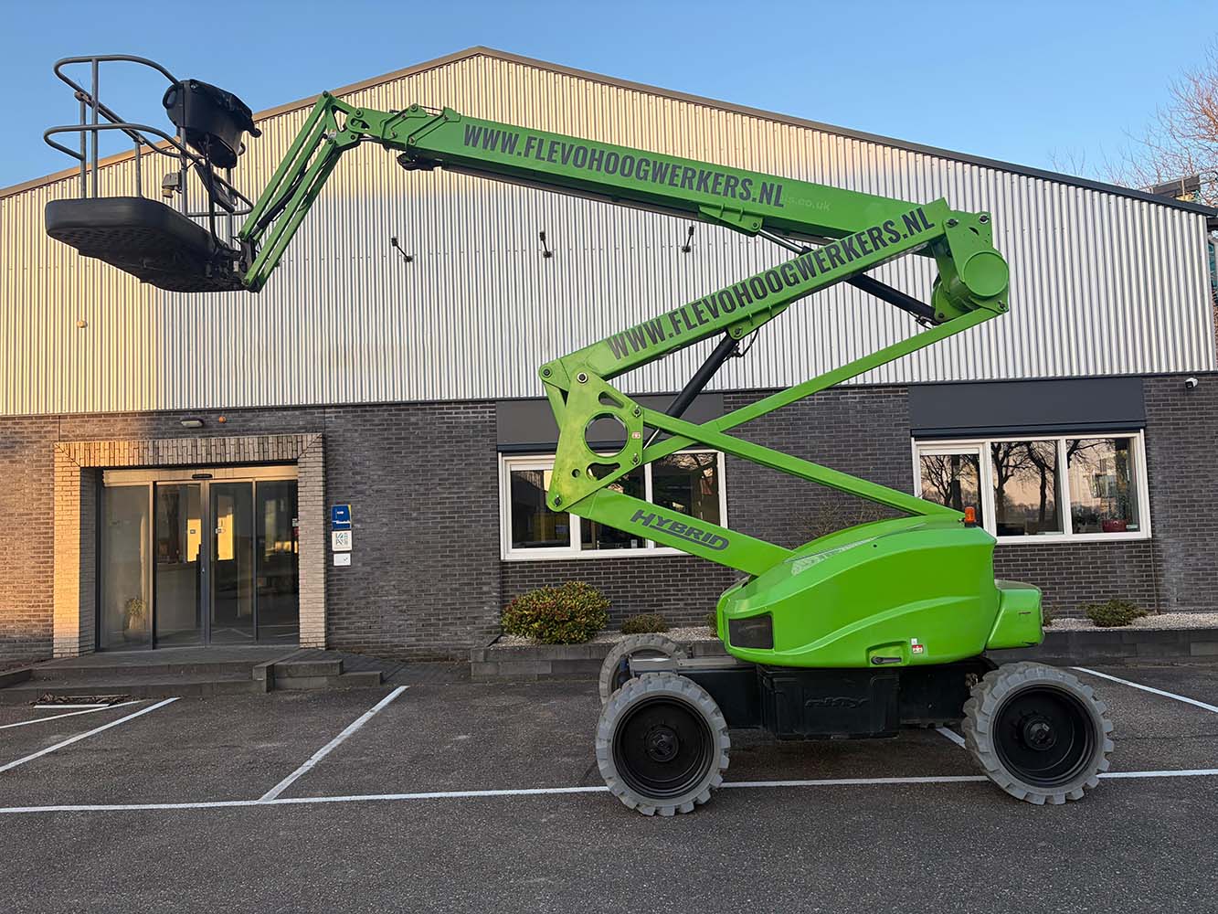 21 meter Knikarmhoogwerker afbeelding 16+ meter knikarmhoogwerker