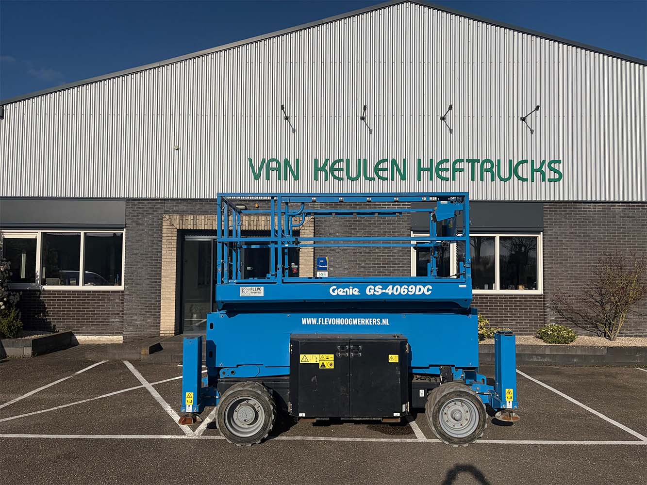 14 meter ruwterrein schaarhoogwerker afbeelding 14 meter ruwterrein schaarhoogwerker - Afbeelding 4