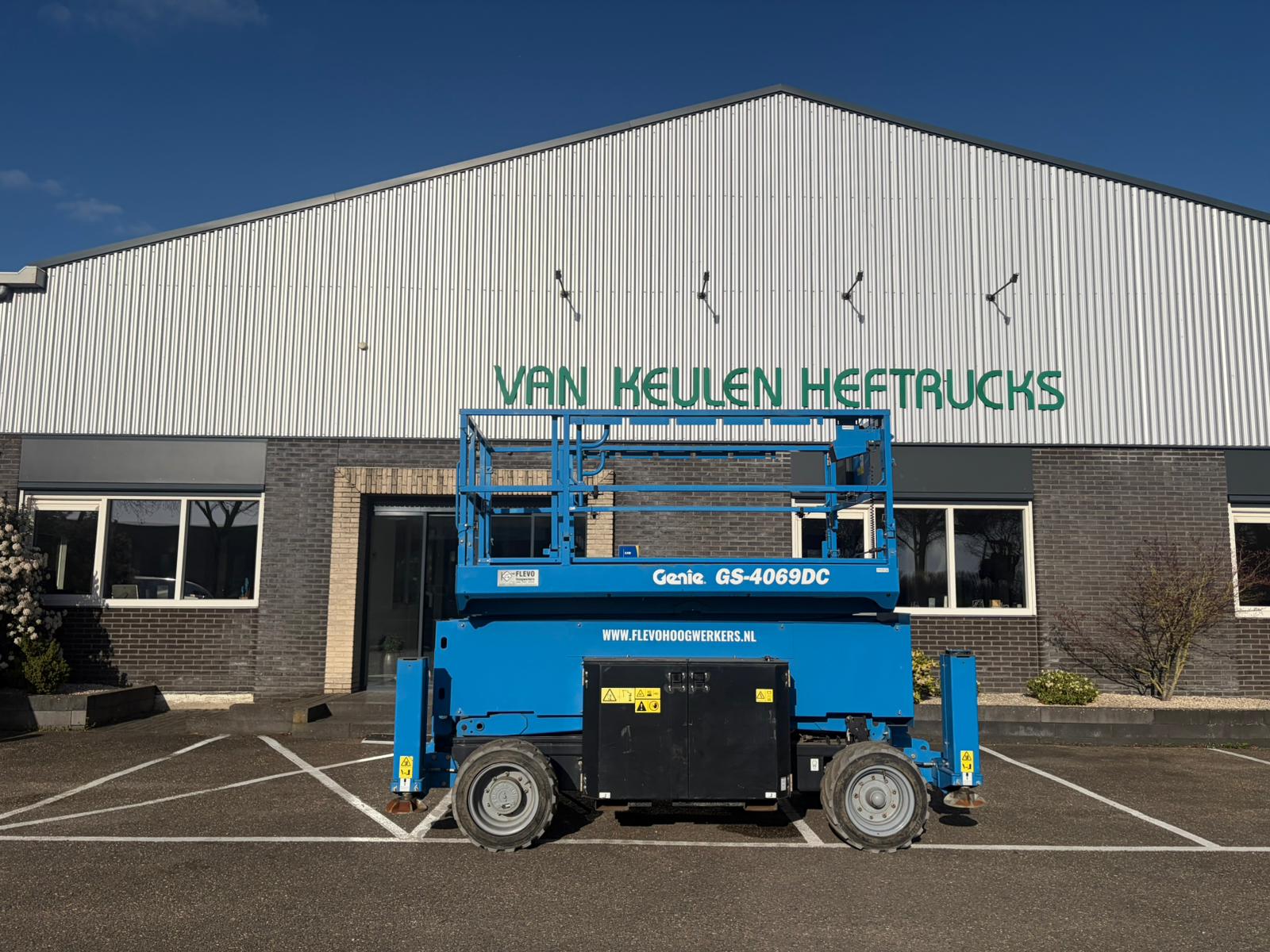 14 meter ruwterrein schaarhoogwerker afbeelding 14 meter ruwterrein schaarhoogwerker - Afbeelding 2